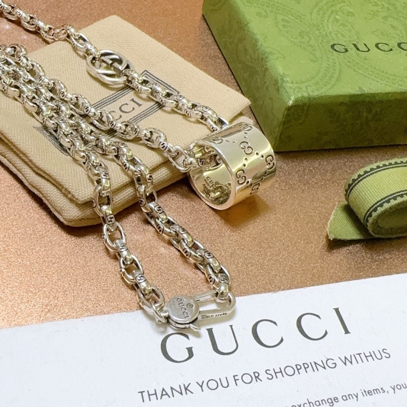 G*u*i necklaces
